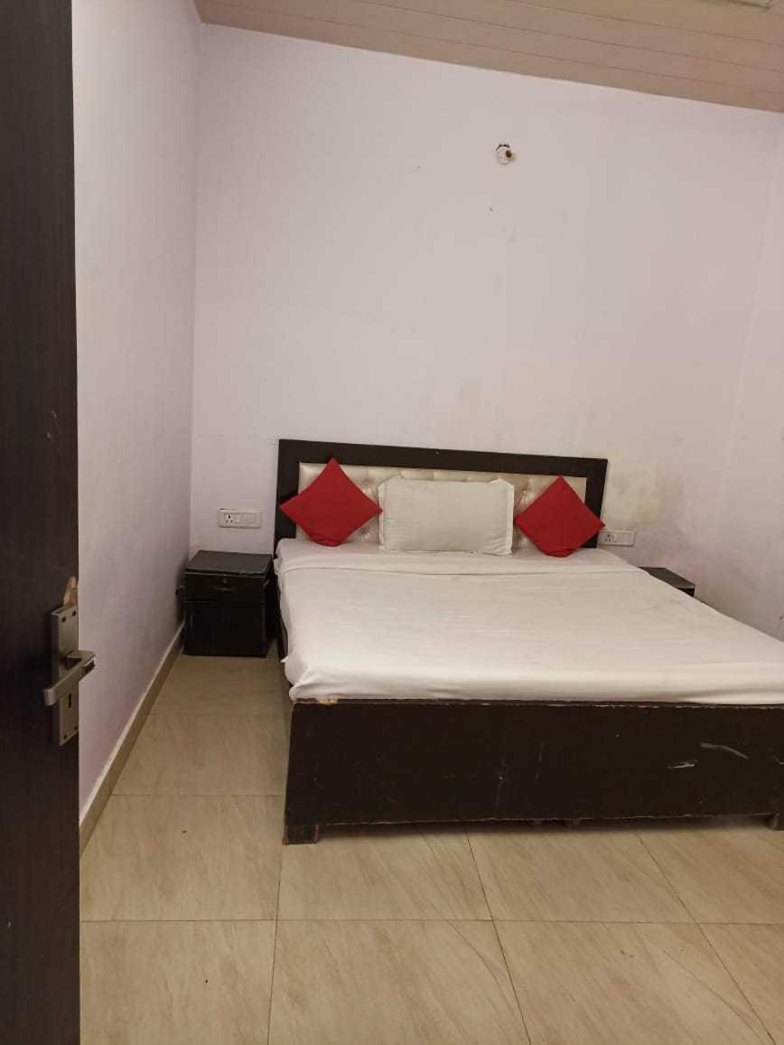 Hotel O Kl Khari Near Ashoka Park Mein Metro Nové Dillí Exteriér fotografie